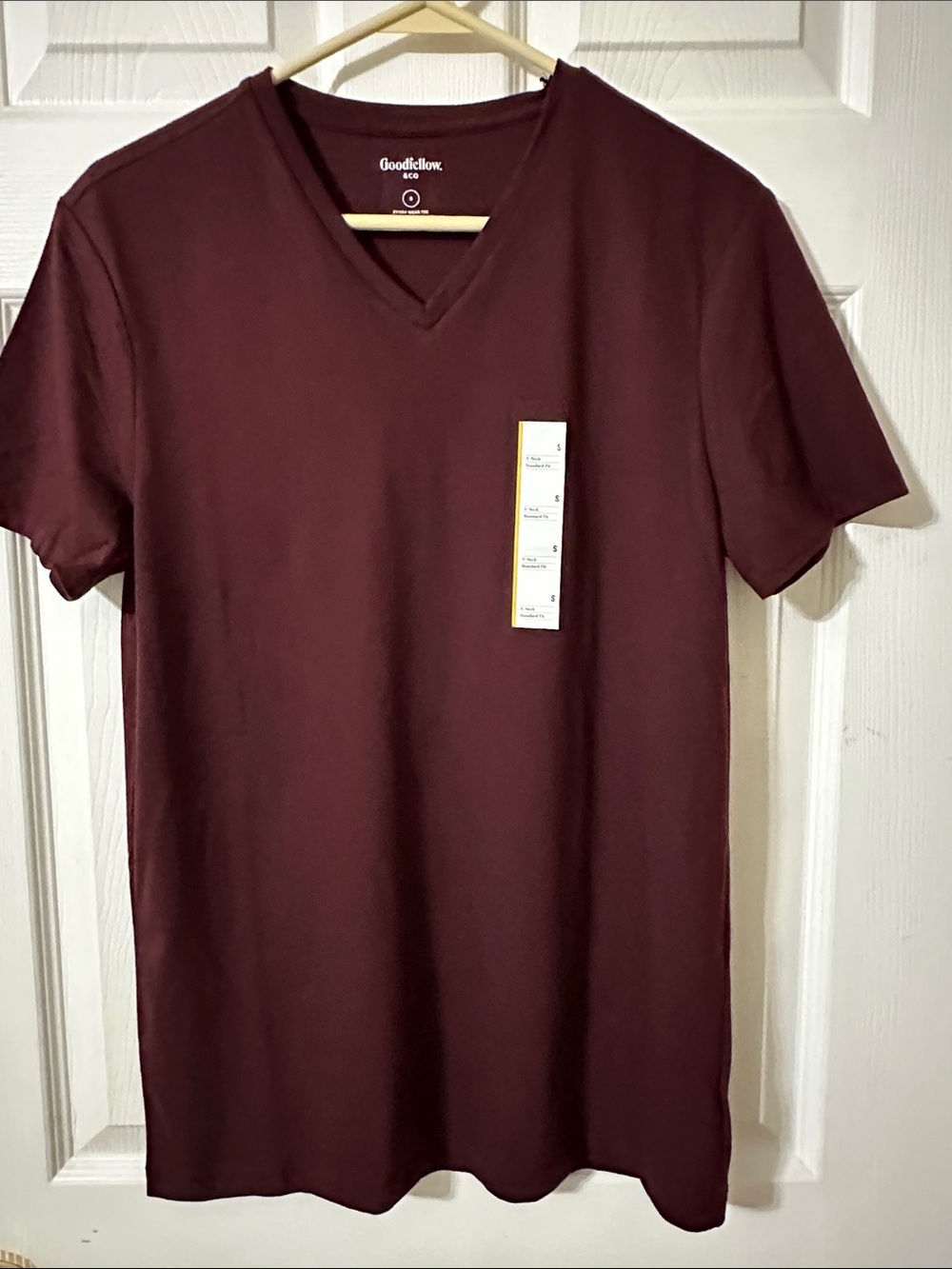 Goodfellow & Co Men’s V-Neck Short Sleeve T-Shirt - Wine